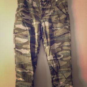 Camouflage Junior Capris